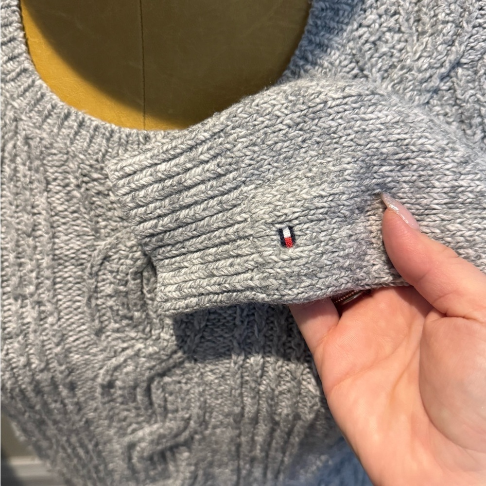 TOMMY HILFIGER Heather Gray Cable Knit Women's Sweater (XS) - Picture 6 of 9